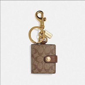 ❌SOLD❌PICTURE FRAME BAG CHARM COACH SIGNATURE